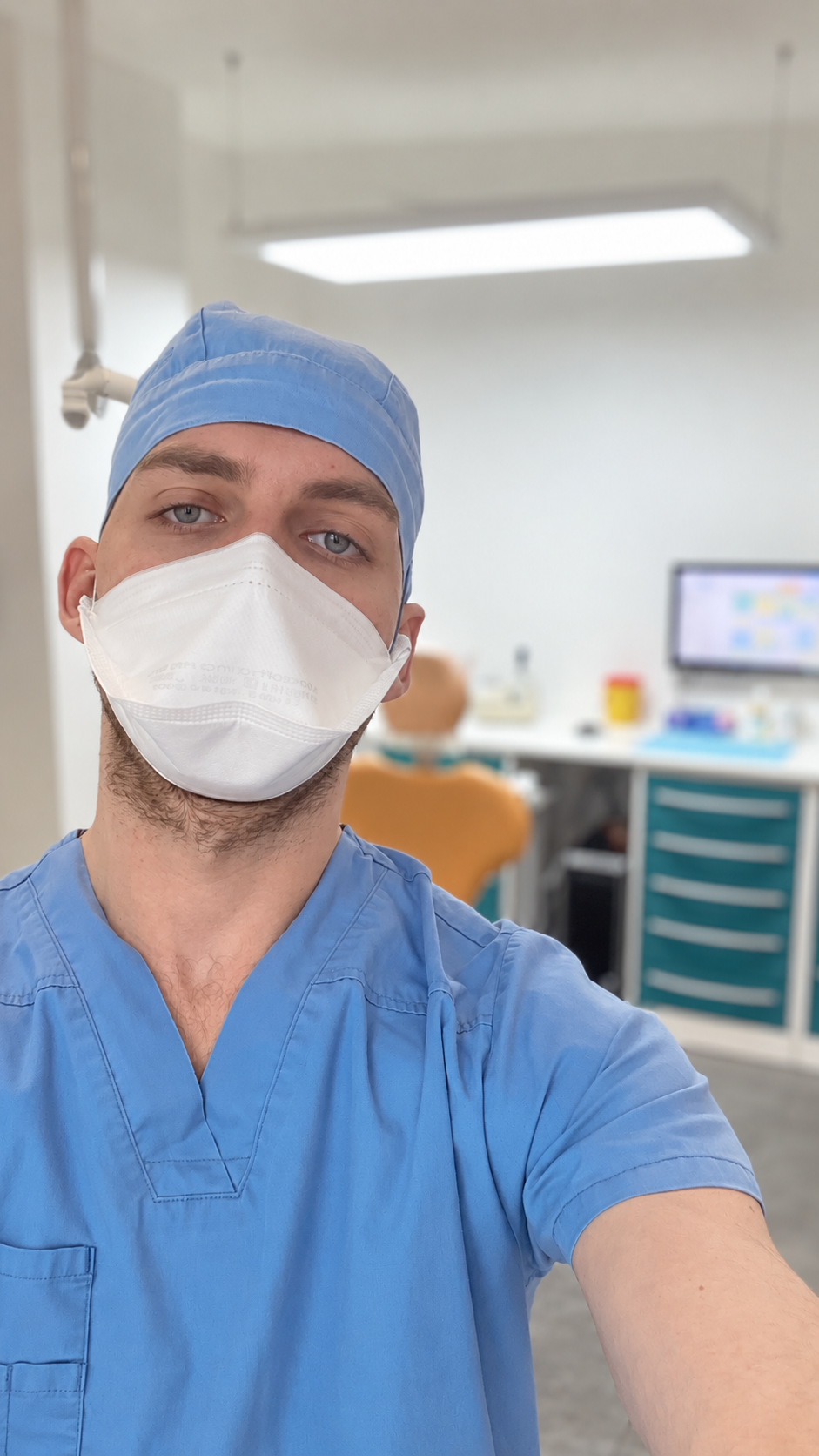 Portrait du Docteur Edouard Casanouve-Soule au cabinet.
